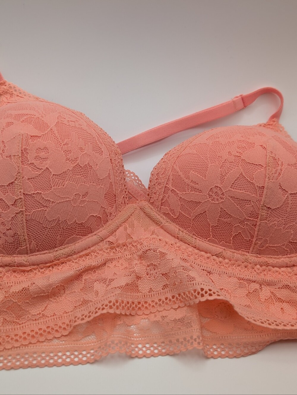 Victoria Secret Lace Bralette Womens Medium Padded Wireless Racerback Peach